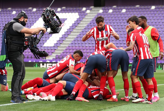 Atletico v&ocirc; địch La Liga kịch t&iacute;nh chưa từng c&oacute; trước k&igrave;nh địch Real