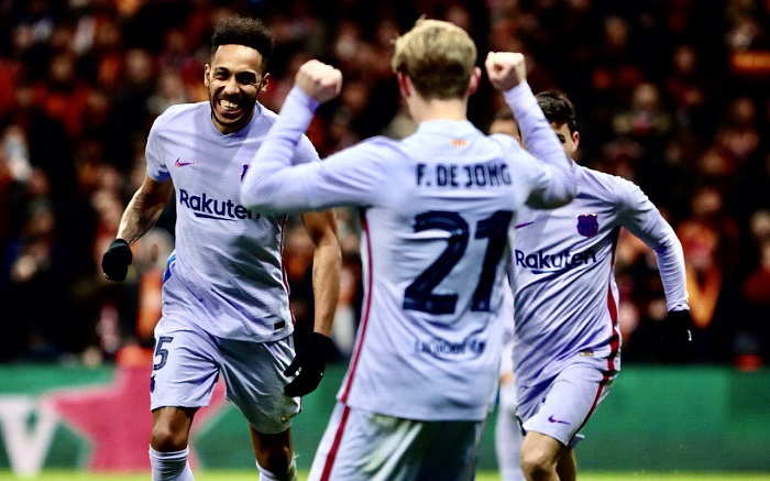 Barca vào tứ kết và Aubameyang chiếm Top 10 ghi bàn Europa League