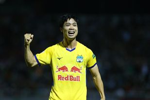 Công Phượng trở lại ấn tượng, HAGL áp sát ngôi đầu bảng của Hà Nội Công Phượng trở lại ấn tượng, HAGL áp sát ngôi đầu bảng của Hà Nội