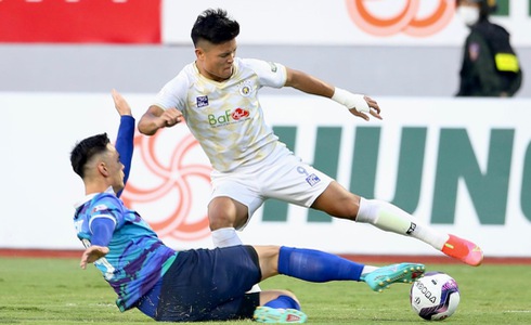 Tuấn Hải lập c&ocirc;ng, CLB H&agrave; Nội giữ vững ng&ocirc;i đầu BXH V.League 