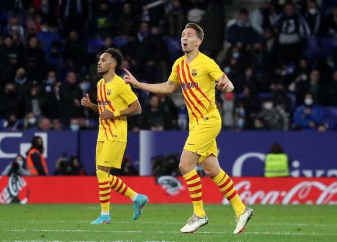 Barca thoát hiểm ở trận derby nhờ chỉ dẫn chiến thuật bằng giấy