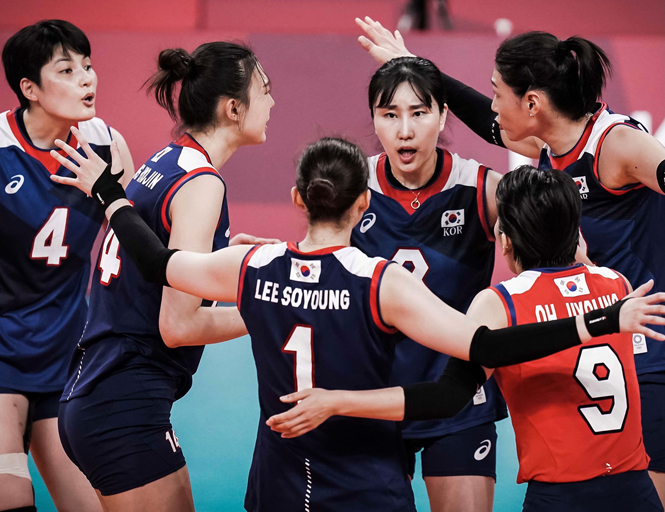 Bóng chuyền nữ Olympic Tokyo: Serbia mất ngôi đầu, Nhật thua cay đắng trên sân nhà