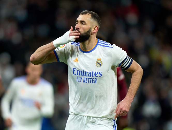 Benzema chinh phục đỉnh cao 300 bàn thắng với Real Madrid