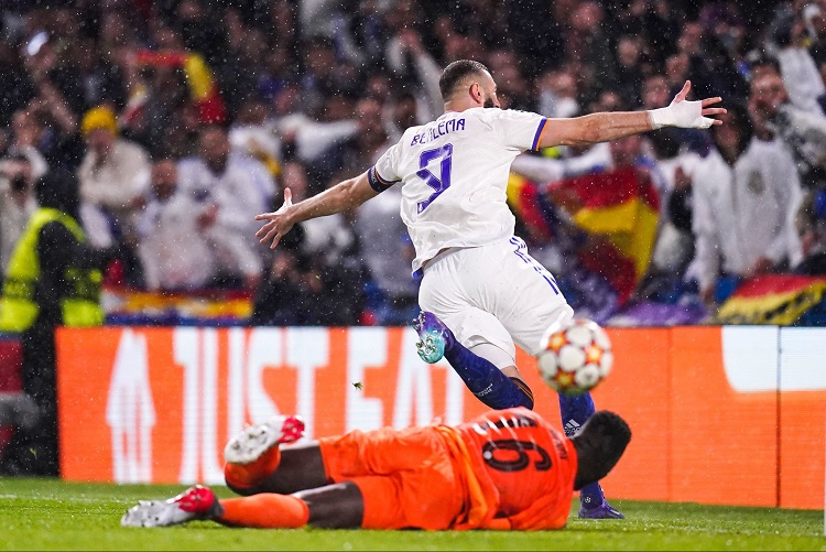 Benzema lập hat-trick lịch sử trước Chelsea ở Champions League