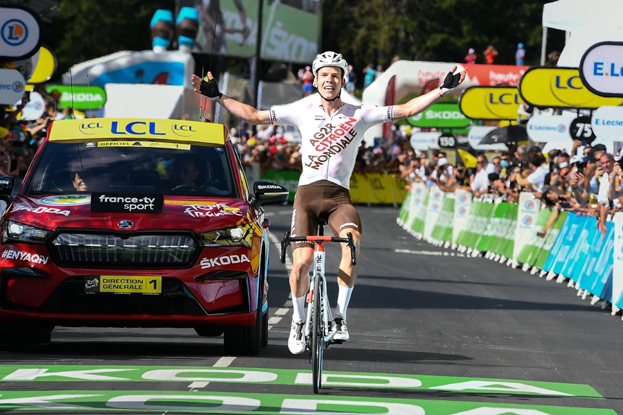 Cua-rơ Luxembourg độc diễn 60km cuối, ôm trọn chiến thắng chặng 9 Tour de France 2022 Cua-rơ Luxembourg độc diễn 60km cuối, ôm trọn chiến thắng chặng 9 Tour de France 2022