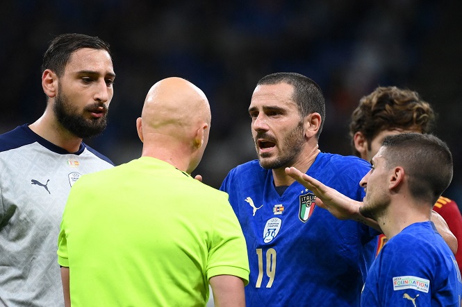 HLV Mancini ngầm trách Bonucci sau khi Italia thua Tây Ban Nha HLV Mancini ngầm trách Bonucci sau khi Italia thua Tây Ban Nha