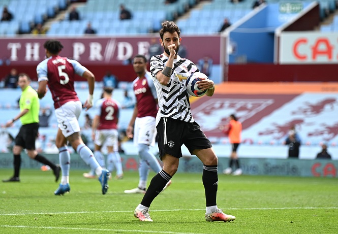 Bruno Fernandes sút phạt đền cho MU và phá kỷ lục Ngoại hạng Anh