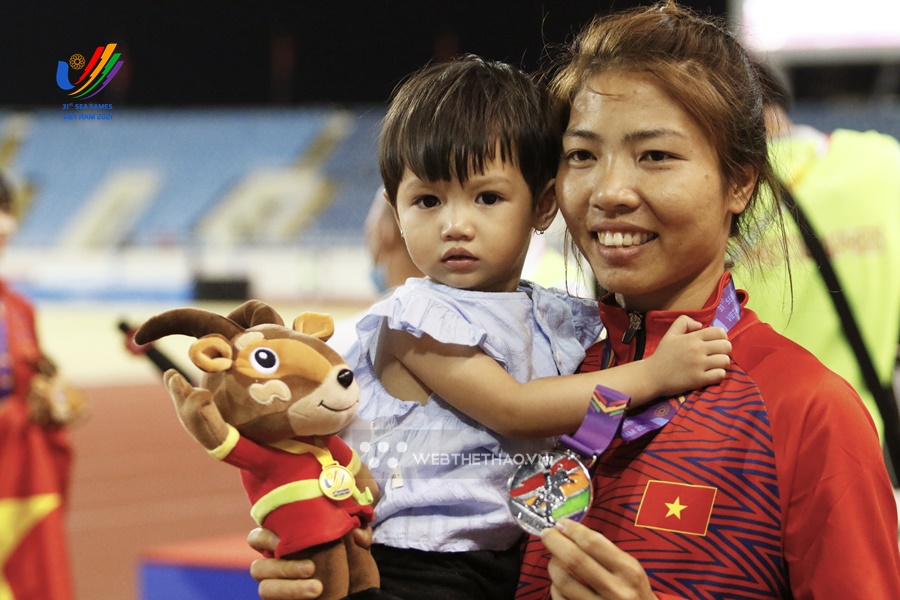 Quán quân nhảy xa ASIAD Bùi Thị Thu Thảo: “Dường như bố chứng kiến và phù hộ tôi giành HCB SEA Games 31” Quán quân nhảy xa ASIAD Bùi Thị Thu Thảo: “Dường như bố chứng kiến và phù hộ tôi giành HCB SEA Games 31”