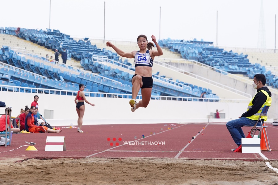&ldquo;Nữ ho&agrave;ng nhảy xa&rdquo; B&ugrave;i Thu Thảo gi&agrave;nh v&agrave;ng giải VĐQG, s&aacute;ng cửa đăng quang SEA Games 31