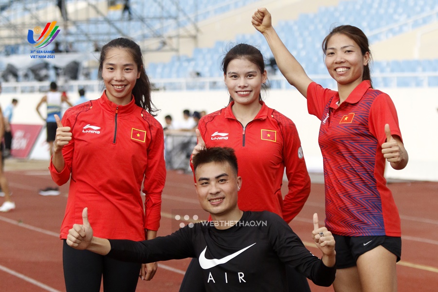 Dàn sao tuyển Việt Nam thoải mái tâm lý trước ngày khai màn điền kinh SEA Games 31