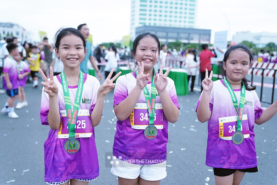 Hơn 1000 mầm non chạy bộ th&iacute;ch th&uacute; ho&agrave;n th&agrave;nh đường đua Kid Run giải C&agrave; Mau Marathon 2023