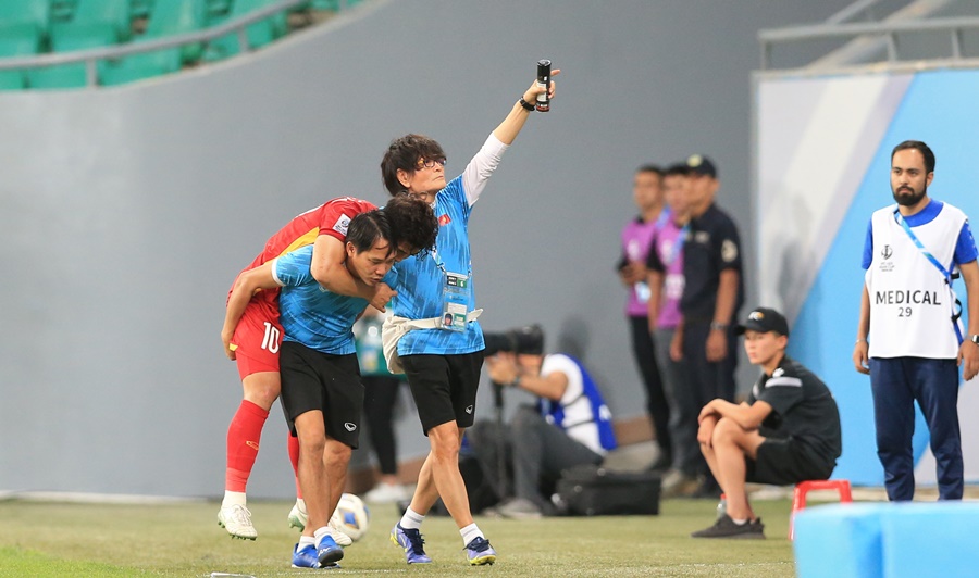 U23 Việt Nam đón nhận thông tin buồn, vui ở trận đấu sống còn với U23 Hàn Quốc