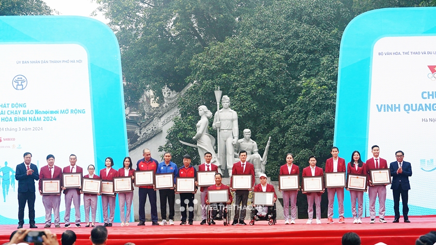 Gần 5000 người tham dự Lễ phát động Ngày chạy Olympic, giải chạy báo Hànộimới mở rộng 2024