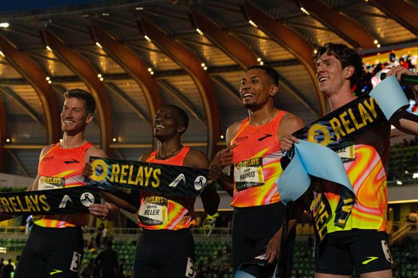 Đội điền kinh Mỹ phá kỷ lục thế giới ở nội dung chạy tiếp sức độc lạ