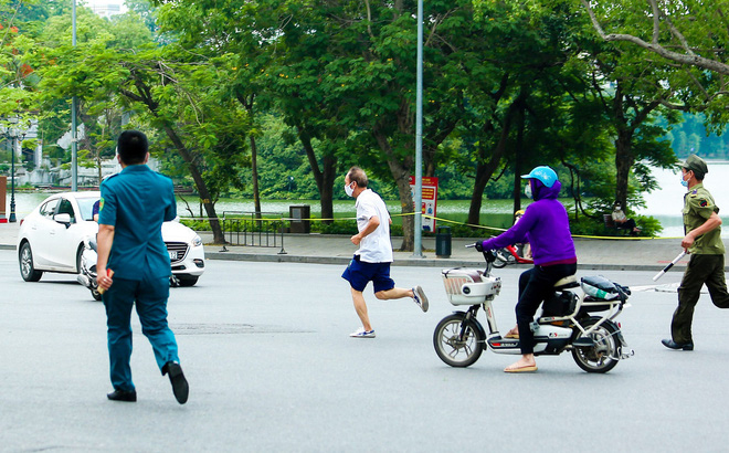 “Chạy trộm” mùa dịch bệnh “Chạy trộm” mùa dịch bệnh