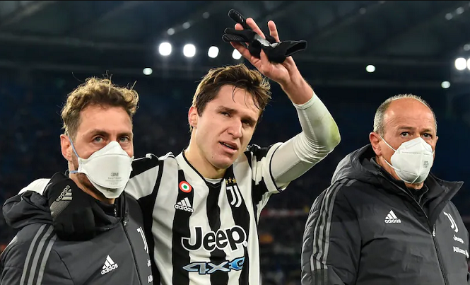Juventus v&agrave; tuyển Italia sốc v&igrave; chấn thương của Chiesa
