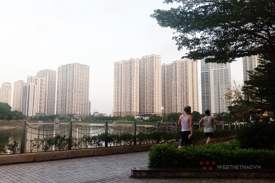 Tạm dừng tập thể dục nơi công cộng để phòng dịch COVID-19