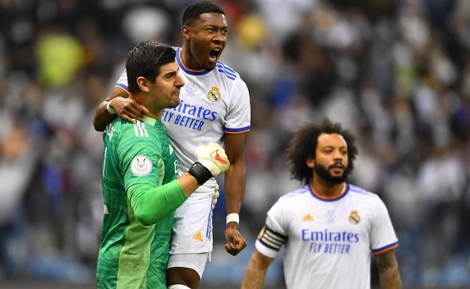 Courtois khiến CĐV Real ph&aacute;t cuồng khi cản ph&aacute; phạt đền bằng&hellip; ch&acirc;n