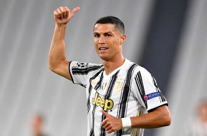 Ronaldo chiếm ngôi đầu thế giới sau khi Messi giảm lương