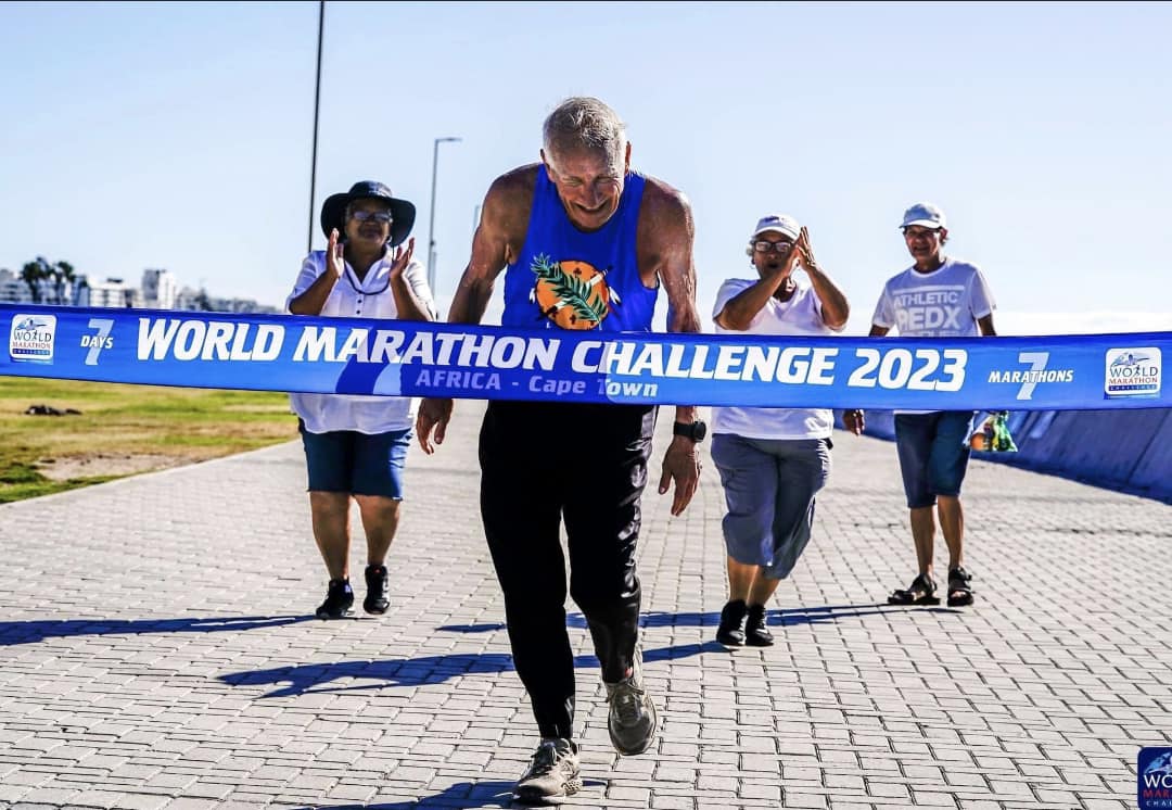 Người già nhất giữ kỷ lục chạy 7 marathon trong 7 ngày tại 7 châu lục