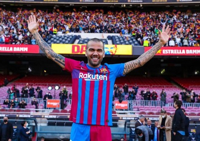 Dani Alves dẫn đầu danh sách của Barca đá Cúp Nhà vua