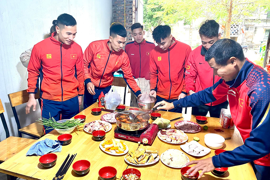 Tết Nhâm Dần xa nhà đầy khí thế của tuyển thủ điền kinh trước SEA Games 31