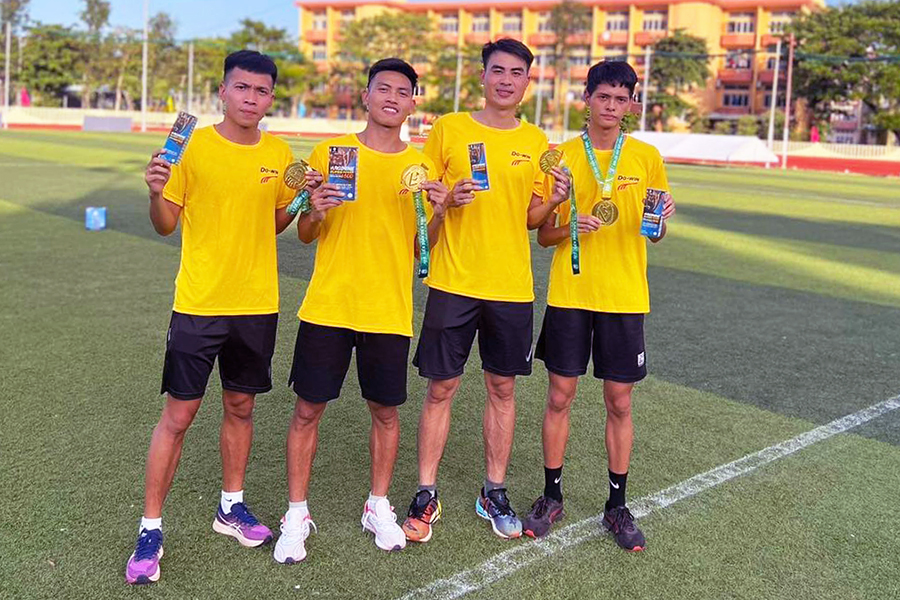 Vượt qua quán quân SEA Games Lương Đức Phước, Trần Văn Đảng cùng Hà Nội giành HCV chạy tiếp sức quốc gia
