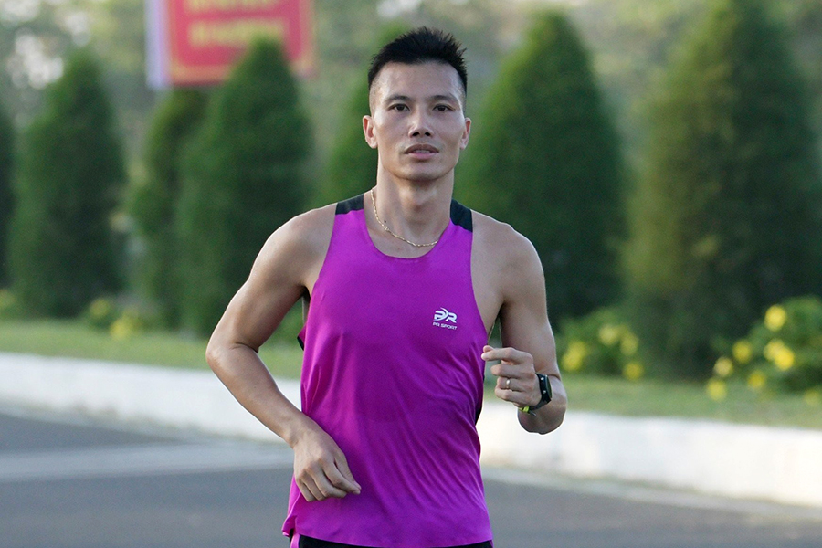 Quán quân VIHM 2023 Đỗ Quốc Luật chinh phục kỷ lục 10 năm liên tiếp vô địch Tiền Phong Marathon