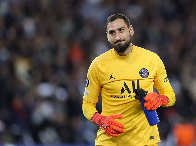 Donnarumma mắc sai lầm tệ hại mở m&agrave;n cho hat-trick của Benzema