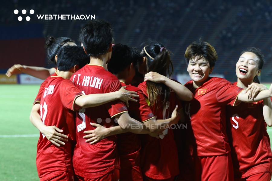 Chùm ảnh: Tuyển nữ Việt Nam vỡ òa khi lần thứ 4 liên tiếp vô địch SEA Games