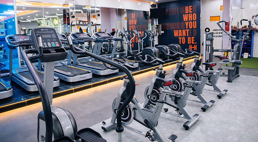 MC Bình Minh ngỡ ngàng với phòng tập Gym & Yoga đẳng cấp tại Sài thành