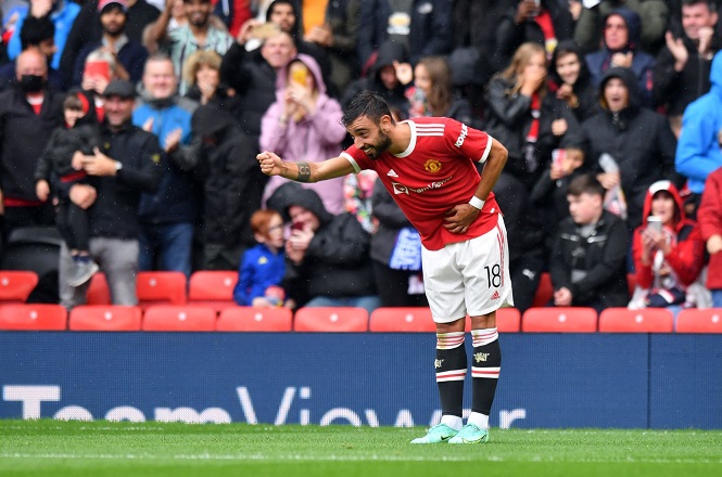 Fan MU tuyên bố Fernandes hay hơn Lampard sau cú hat-trick