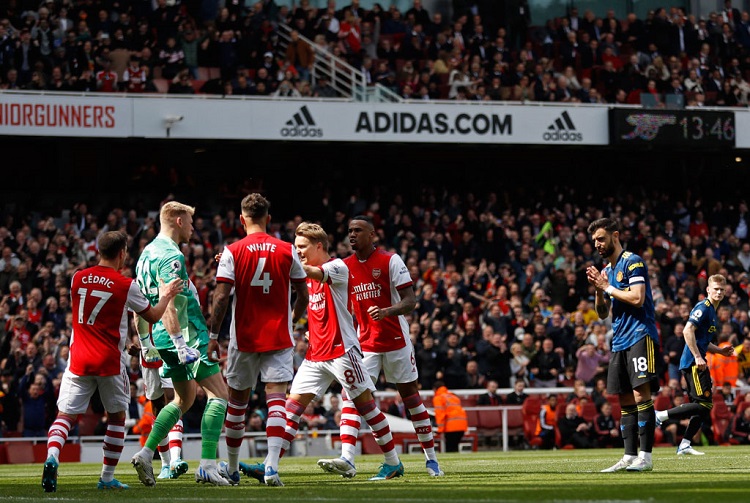Fernandes trải qua ngày đen tối với MU trước Arsenal