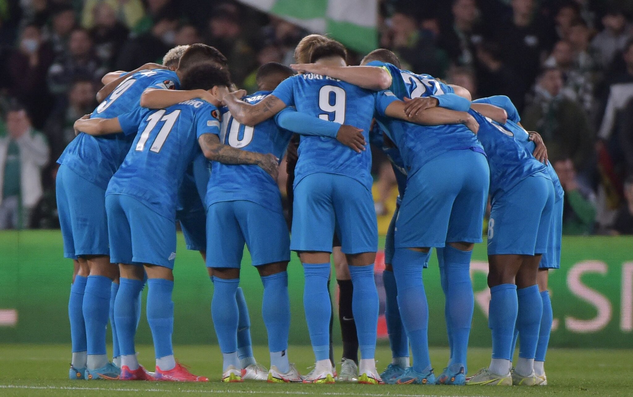 FIFA cho phép cầu thủ dừng hợp đồng do cuộc chiến Nga - Ukraine