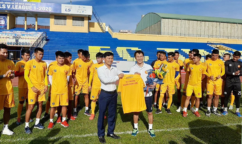 HLV Nguyễn Thành Công chính thức ngồi ghế nóng ở Thanh Hóa