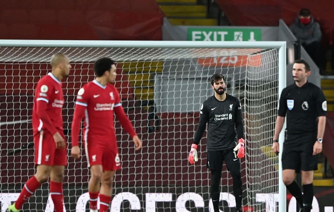 Alisson hai lần biến thành tội đồ khiến Liverpool thua đậm Alisson hai lần biến thành tội đồ khiến Liverpool thua đậm