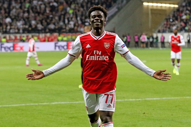 Saka đi vào lịch sử Arsenal với bàn thắng đặc biệt ở Ngoại hạng Anh