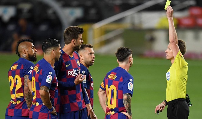 Barca đấu Villarreal với 7 cầu thủ có nguy cơ bị treo giò