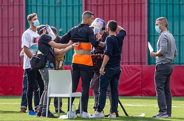 Ronaldo "phân thân" trong quảng cáo mới nhất của Nike