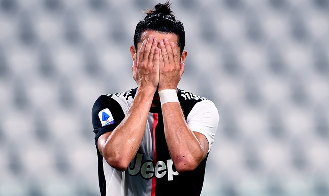 Ronaldo mắc sai lầm khó tin trước khung thành đối phương