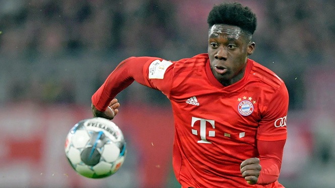 Hậu vệ Bayern phản ứng ngạc nhiên khi phá kỷ lục chạy nhanh nhất