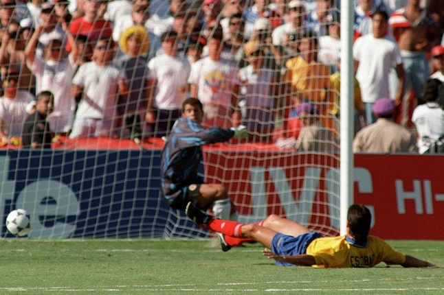 Cầu thủ Andres Escobar bị bắn chết năm bao nhiêu tuổi?