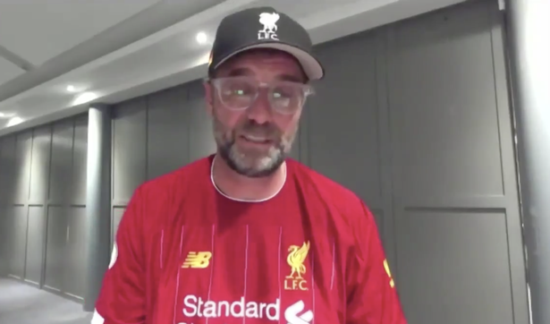 HLV Klopp rơi nước mắt dành chức vô địch cho 2 huyền thoại Liverpool