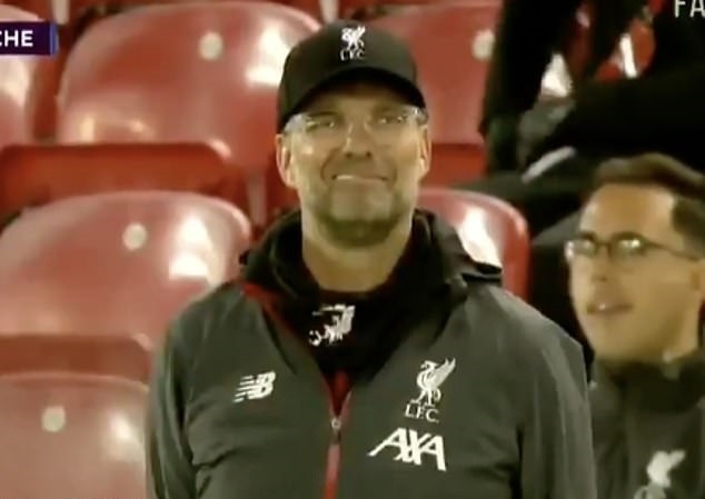 HLV Klopp phản ứng gượng gạo khi chứng kiến học trò cũ ghi bàn
