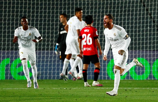Ramos ăn mừng bàn thắng bằng đá phạt tuyệt đẹp giống như Ronaldo