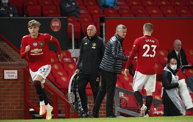 Luke Shaw và Brandon Williams chấn thương ra sao?