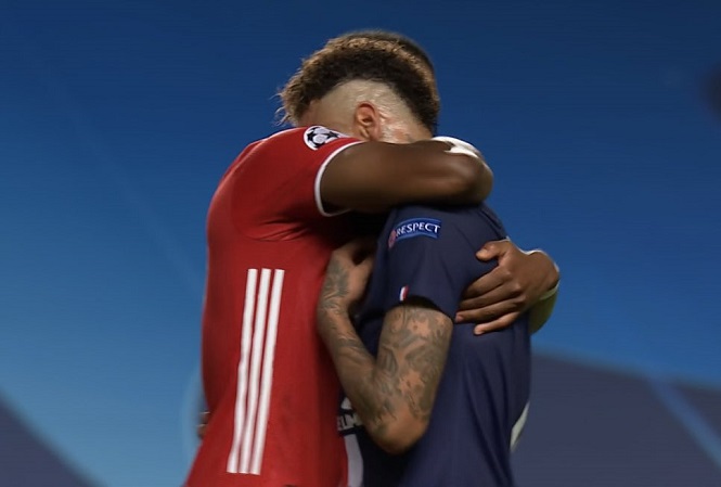 Hậu vệ Bayern Munich tạo hình ảnh đẹp với Neymar sau trận chung kết