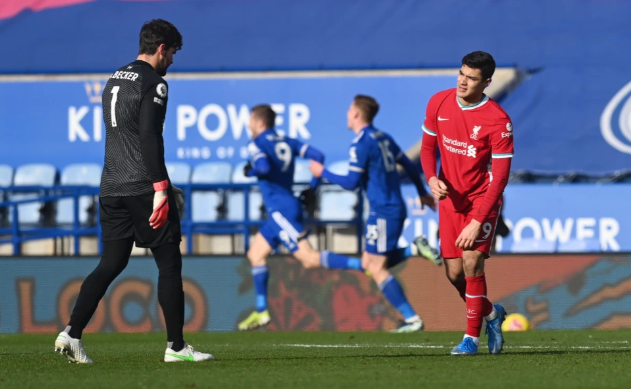 Alisson lại mắc sai lầm khiến Liverpool ôm hận trước Leicester