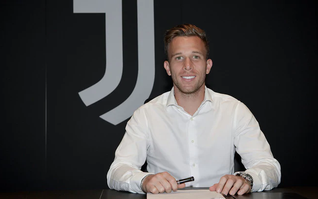 Juventus chính thức mua tiền vệ từ Barca đắt gần bằng Ronaldo