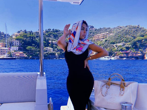 Bạn gái Cristiano Ronaldo đăng bức ảnh “đốt cháy” mạng xã hội